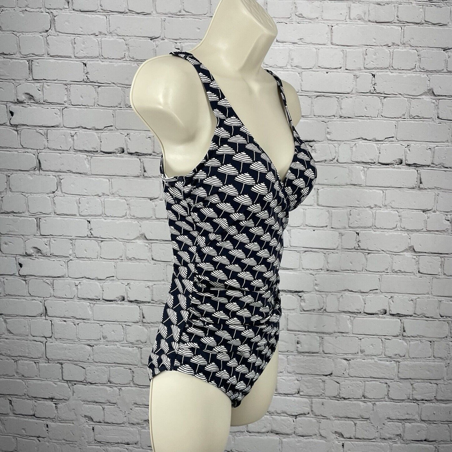 Boden Black Padded Wireless Full Coverage Lined One Piece Swimsuit Size US 6R