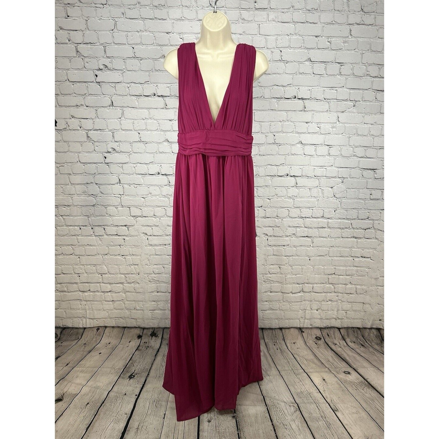 NWT Lulus Magenta Deep V Pleated Sleeveless Long Maxi Dress Gown Women’s L
