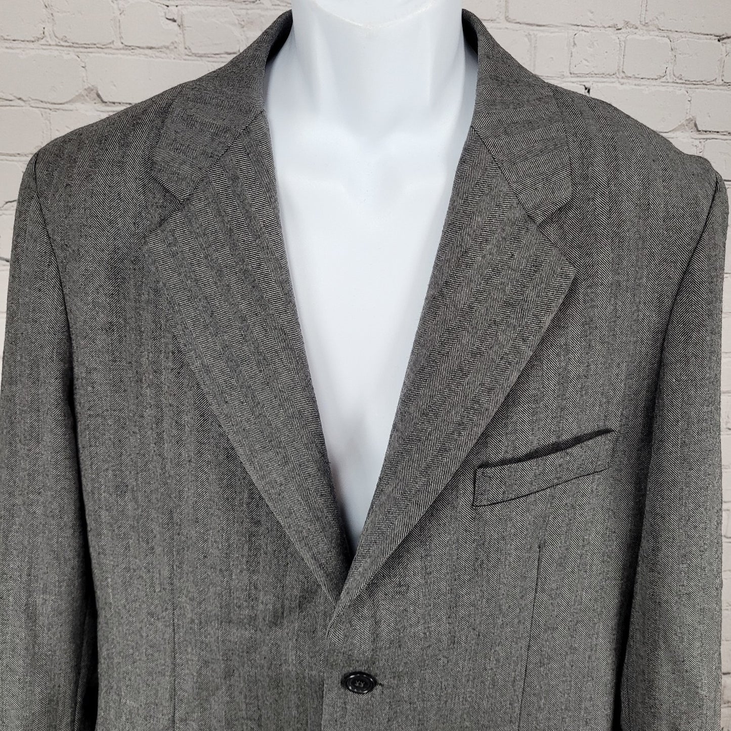 Barneys New York Grey 100% Wool Herringbone Blazer Italy Made Size 52 US 42