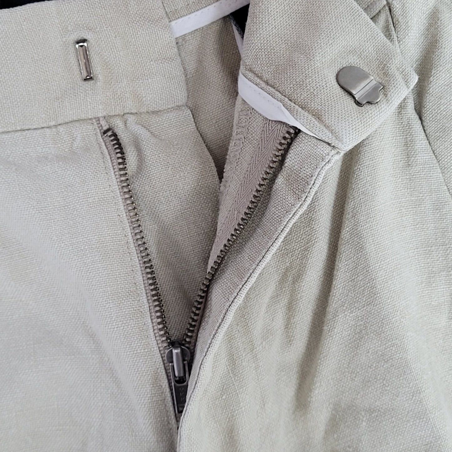 Brandini Beige 100% Linen Pleated Breathable Chino Shorts Size 33 (33x7.5)