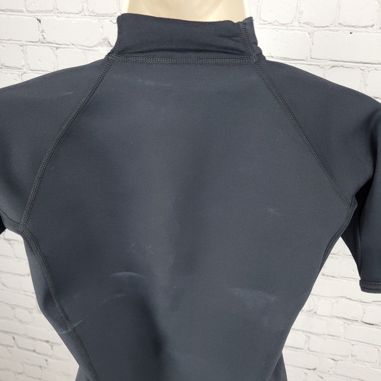 Neosport Black 1.5mm XSPAN Stretch Pullover Short Sleeve Wetsuit Top Size 10