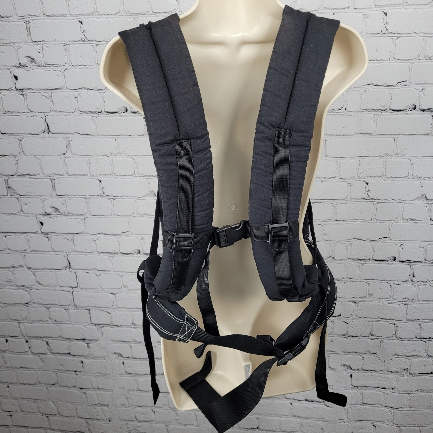 VTG Ergobaby Black Adjustable Infant Carrier Baby wearing