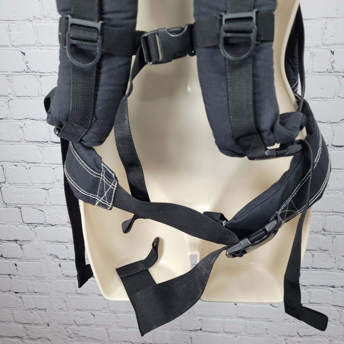 VTG Ergobaby Black Adjustable Infant Carrier Baby wearing