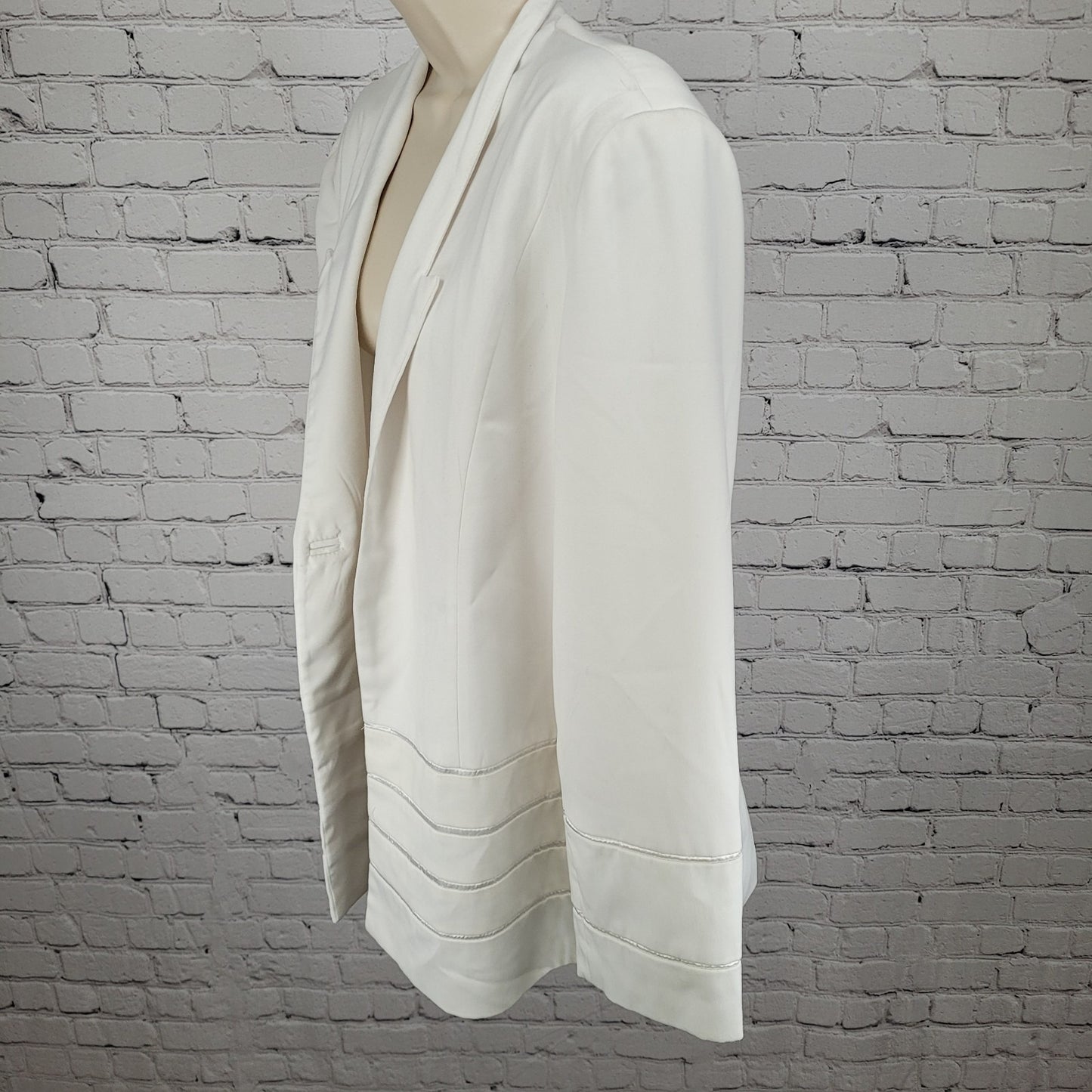 G.M.I. White Stretch Lined Satin Accents Long Sleeve Blazer Jacket Size 16