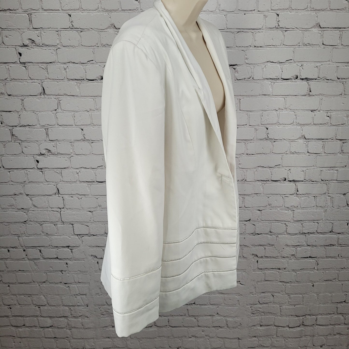 G.M.I. White Stretch Lined Satin Accents Long Sleeve Blazer Jacket Size 16