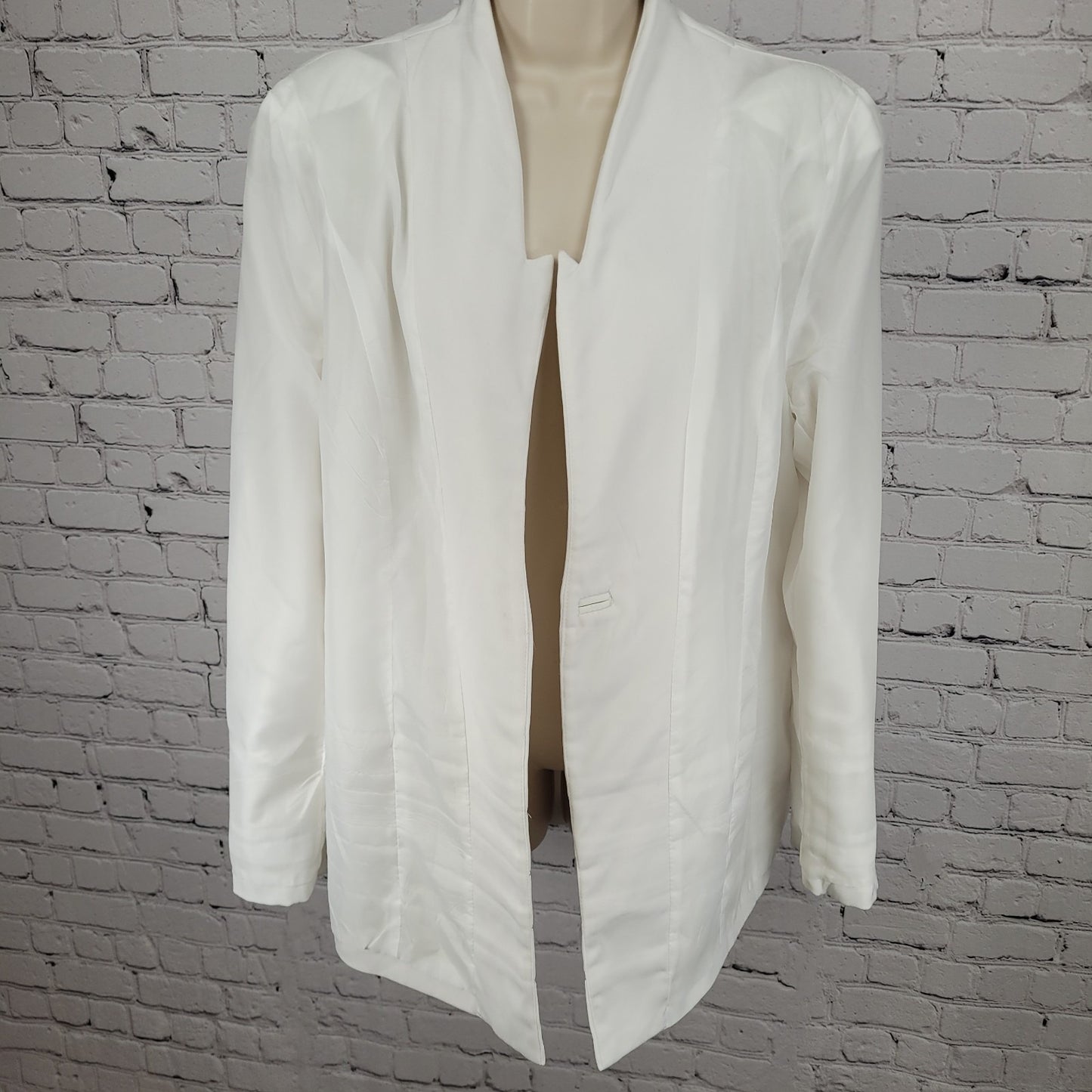 G.M.I. White Stretch Lined Satin Accents Long Sleeve Blazer Jacket Size 16