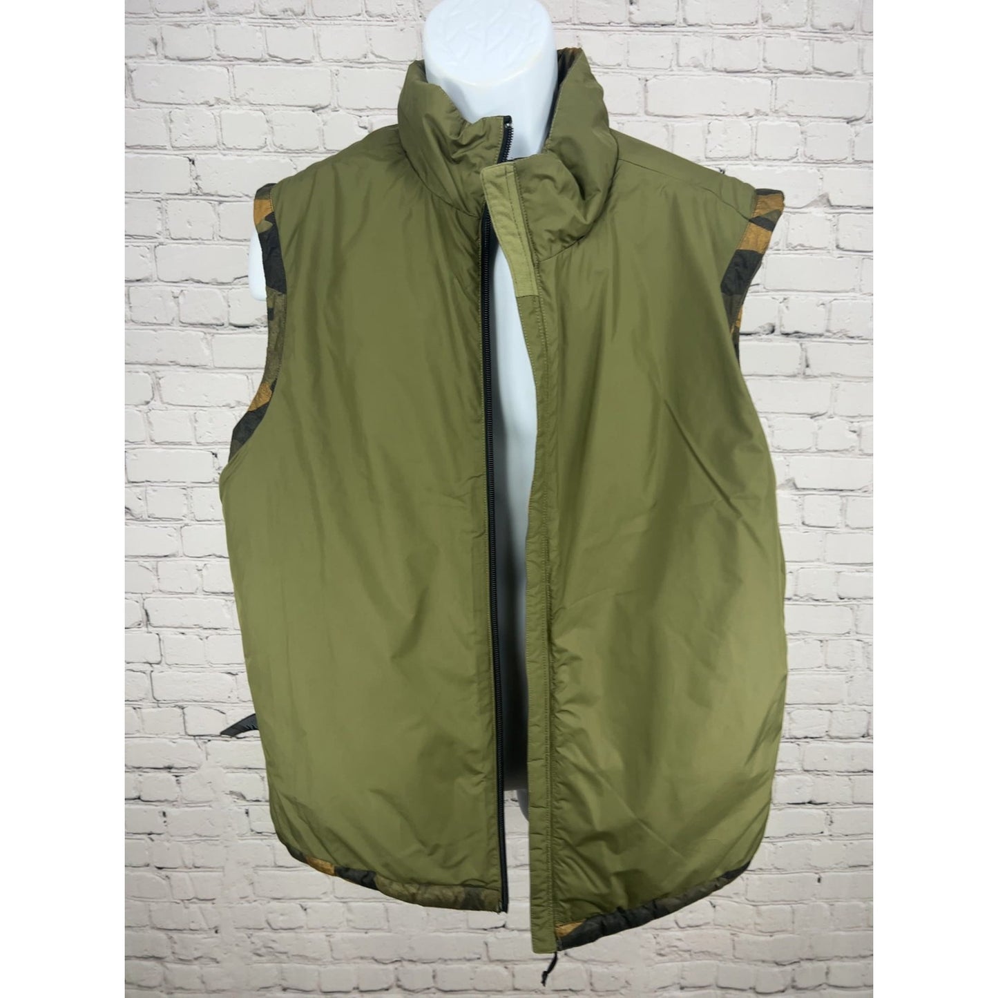 The North Face Green Camo Full Zip Puffer Vest Men's XL