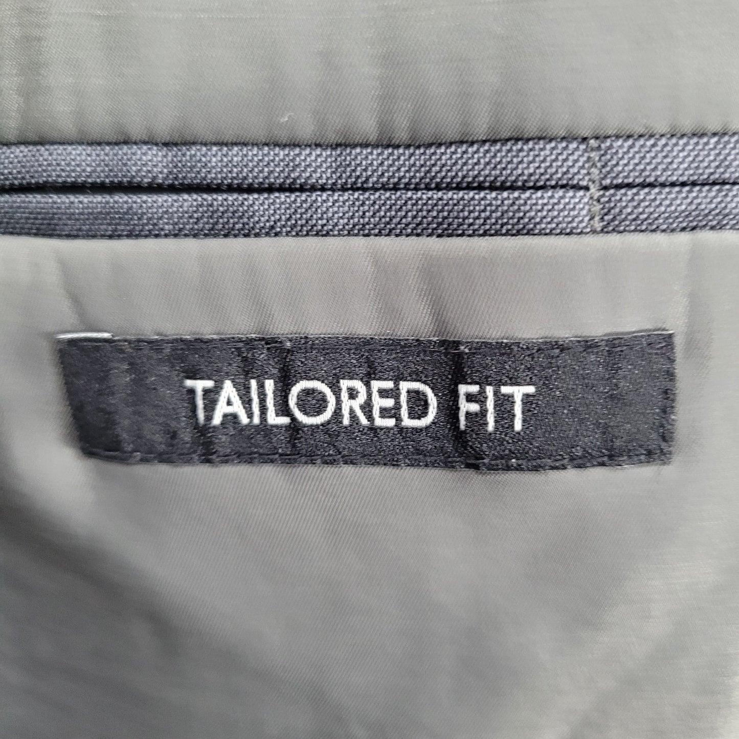 Jos A Bank Traveler Grey 100% Wool Tailored Fit 2 Button Notch Blazer Size 40L