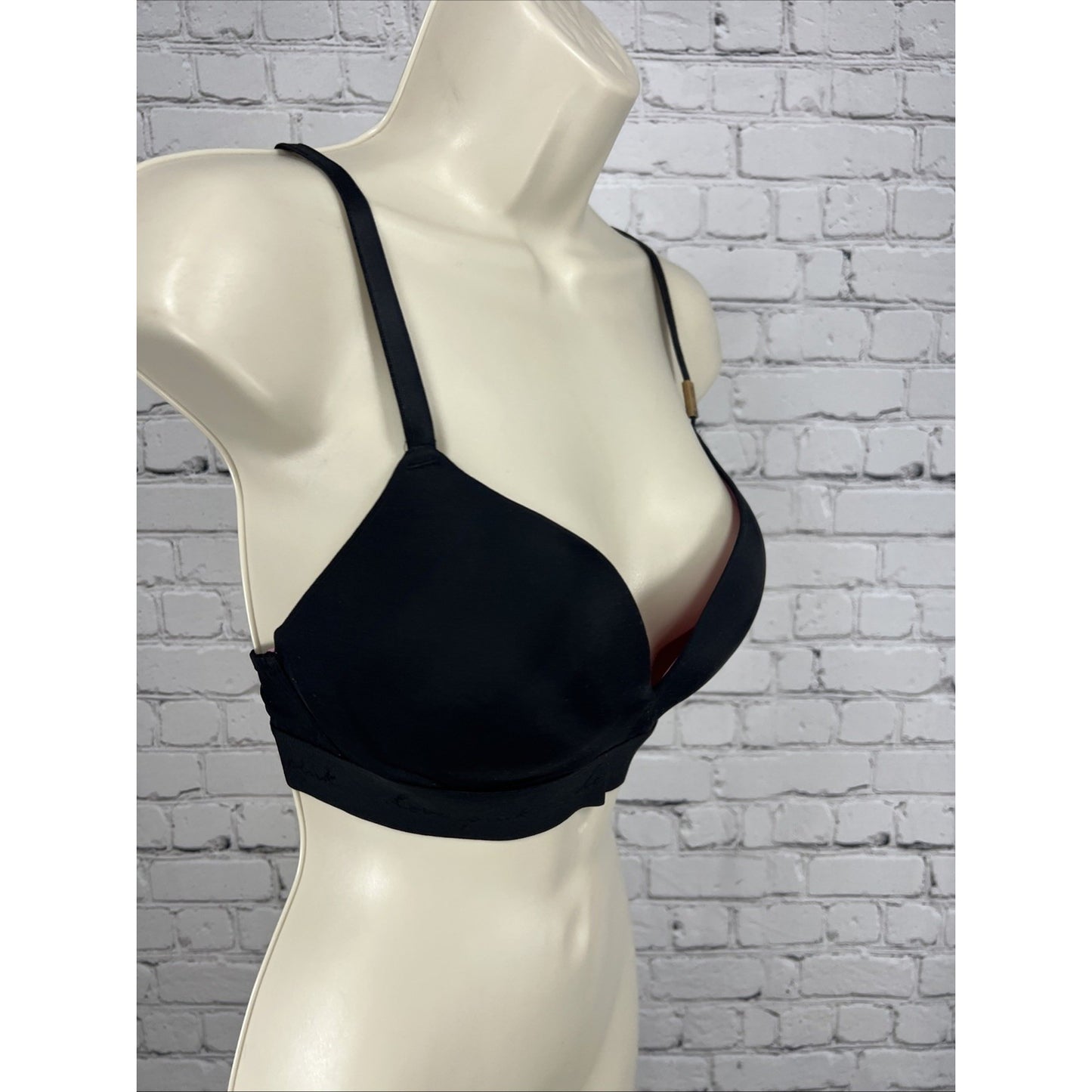 NWOT PINK Victorias Secret Black Wear Everywhere Push-up Wireless Padded Bra 34D