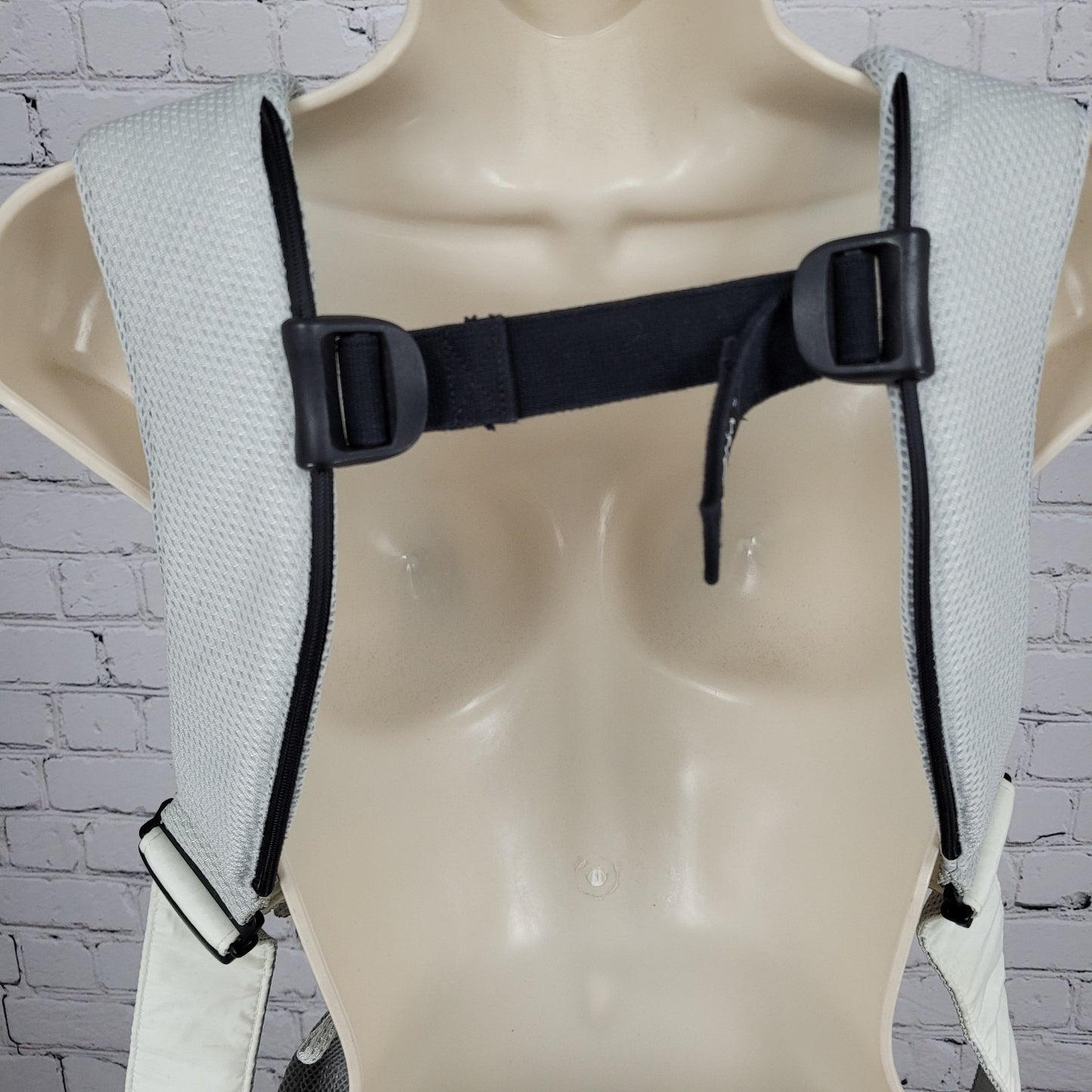 Baby Bjorn Grey Cotton Mesh Adjustable Baby Infant Child Carrier 8-33lbs