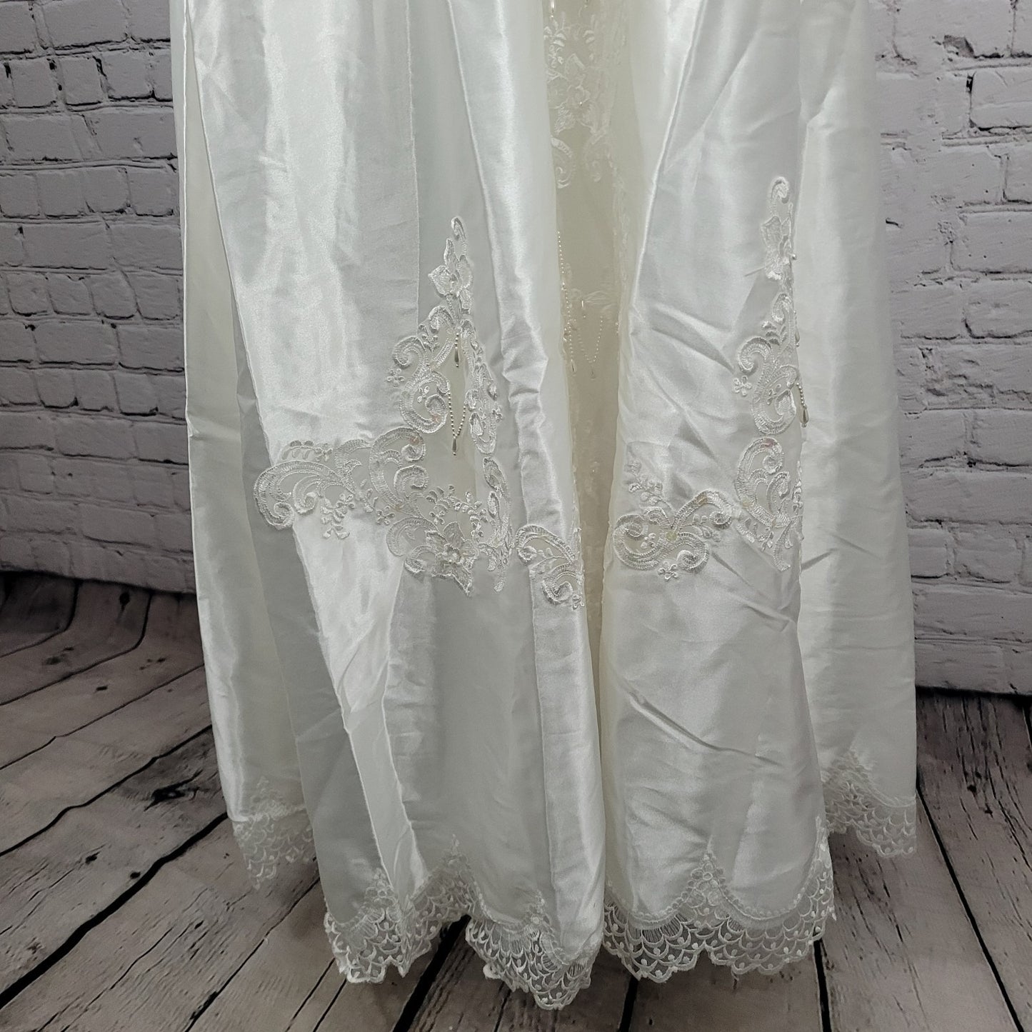 VTG Bonny Satin Embroidered Beaded Bow Long Puff Sleeve Wedding Dress Gown 12