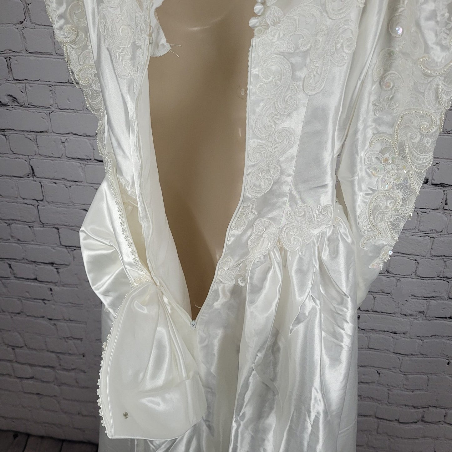 VTG Bonny Satin Embroidered Beaded Bow Long Puff Sleeve Wedding Dress Gown 12