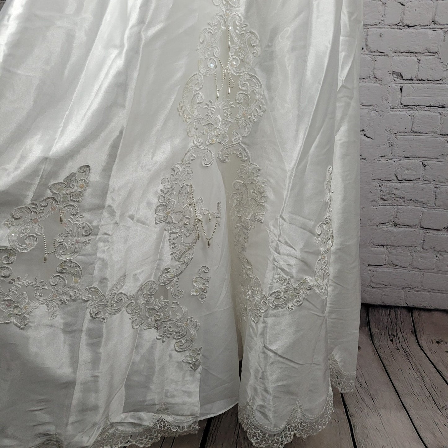 VTG Bonny Satin Embroidered Beaded Bow Long Puff Sleeve Wedding Dress Gown 12