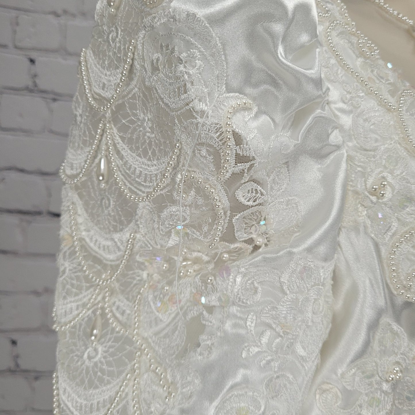 VTG Bonny Satin Embroidered Beaded Bow Long Puff Sleeve Wedding Dress Gown 12