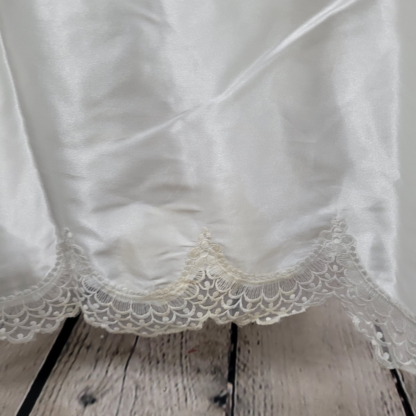 VTG Bonny Satin Embroidered Beaded Bow Long Puff Sleeve Wedding Dress Gown 12