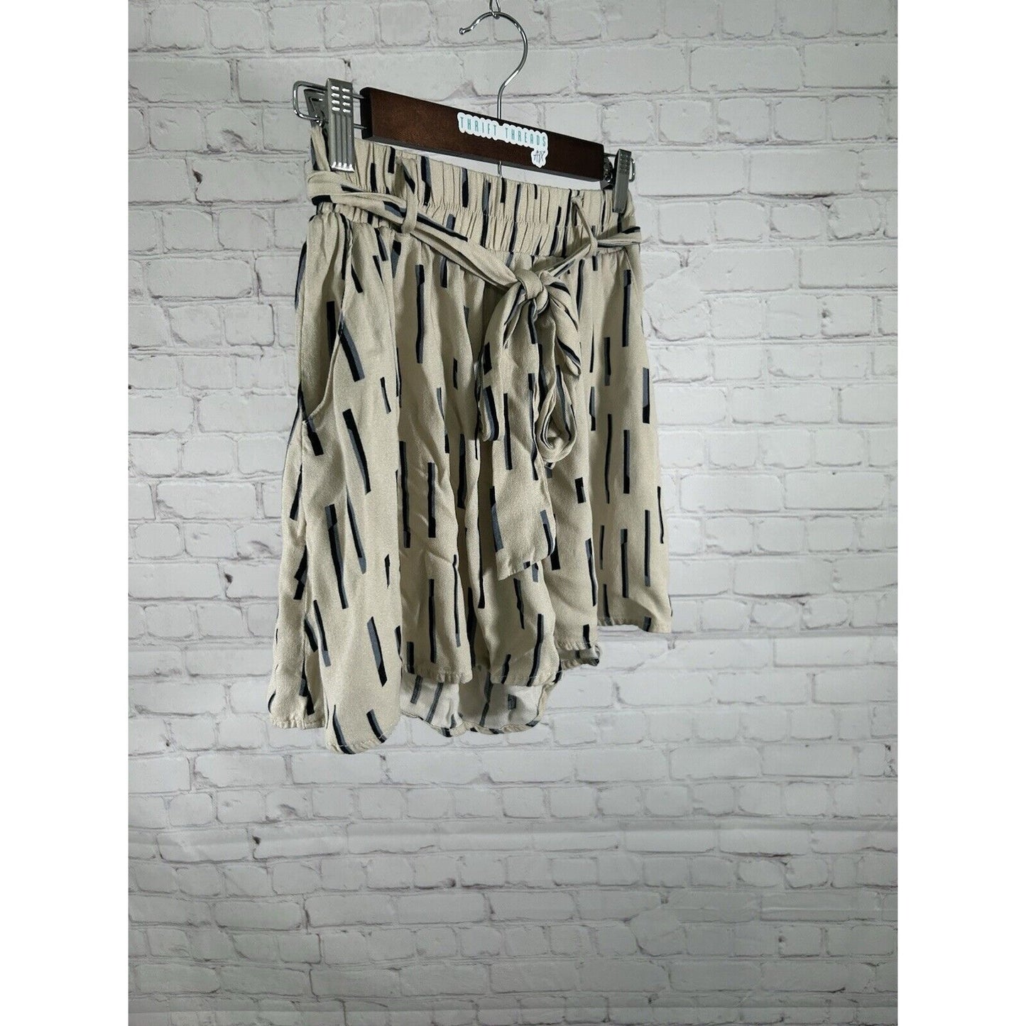 Final Touch Beige Blue Black Lines Elastic Waist High Rise Women’s Shorts S