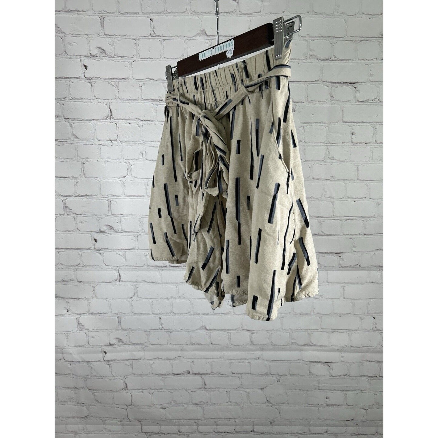 Final Touch Beige Blue Black Lines Elastic Waist High Rise Women’s Shorts S