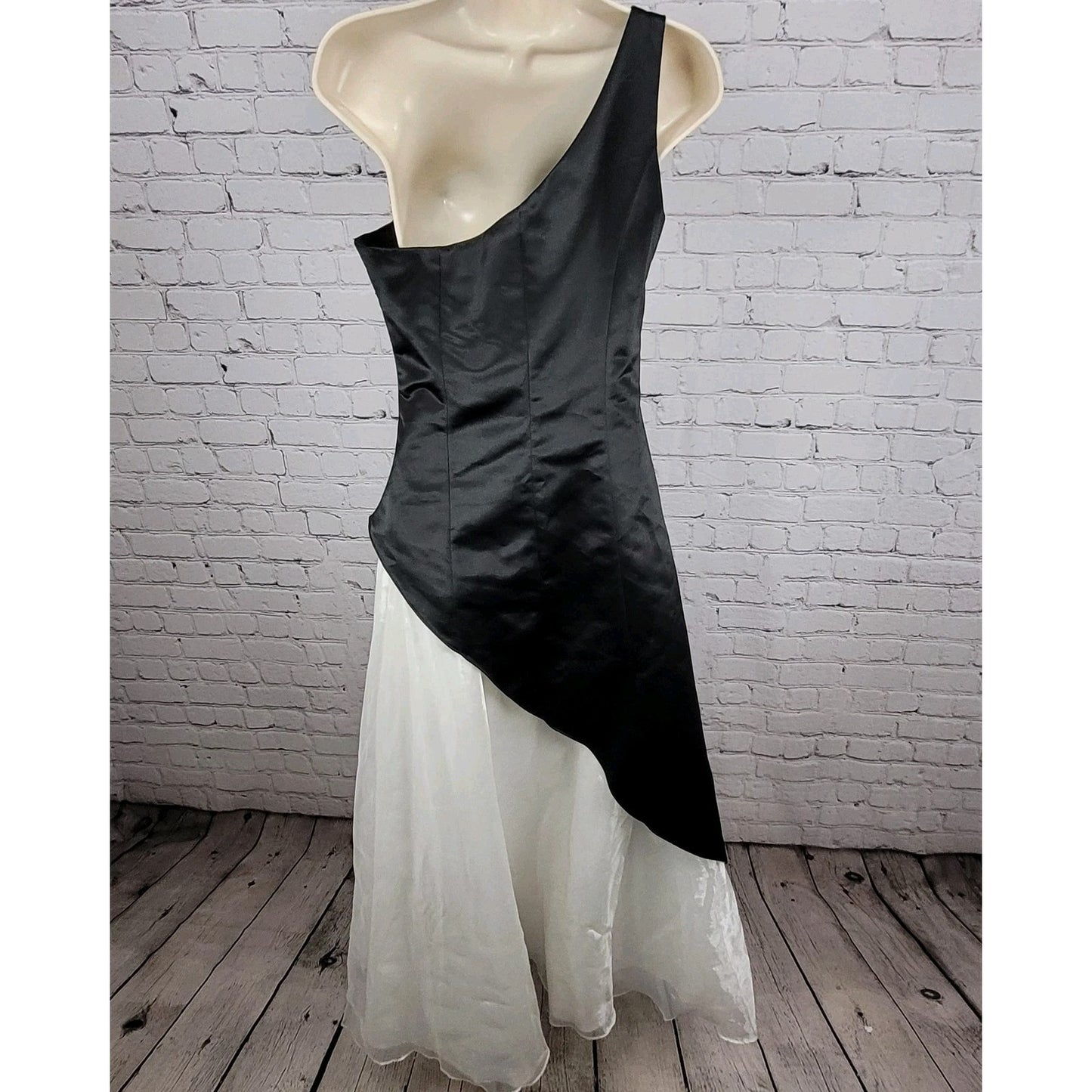 VTG Rebecca Black White Satin Beaded One Shoulder Evening Dress USA Small S