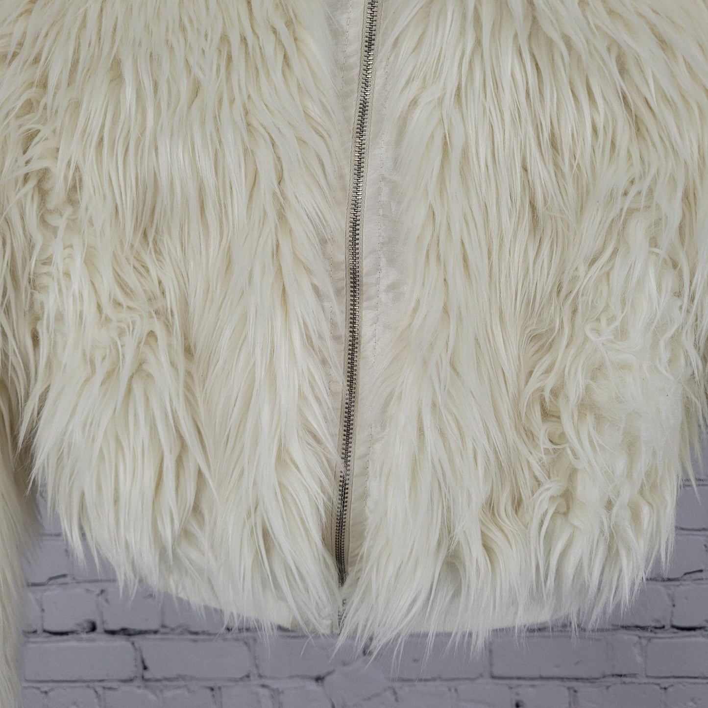 D-Signed Disney Ivory White Faux Fur Lined Zip Jacket Girls Size Small S 7/8