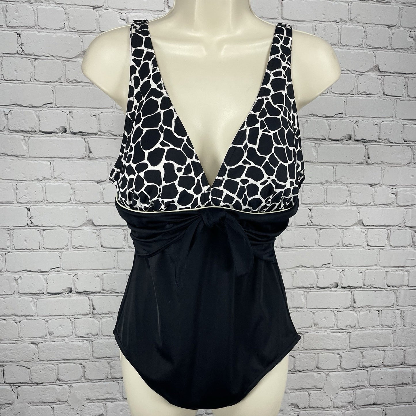 It Figures! Black Tummy Thinner Padded Full Coverage One Piece Swimsuit Size 14
