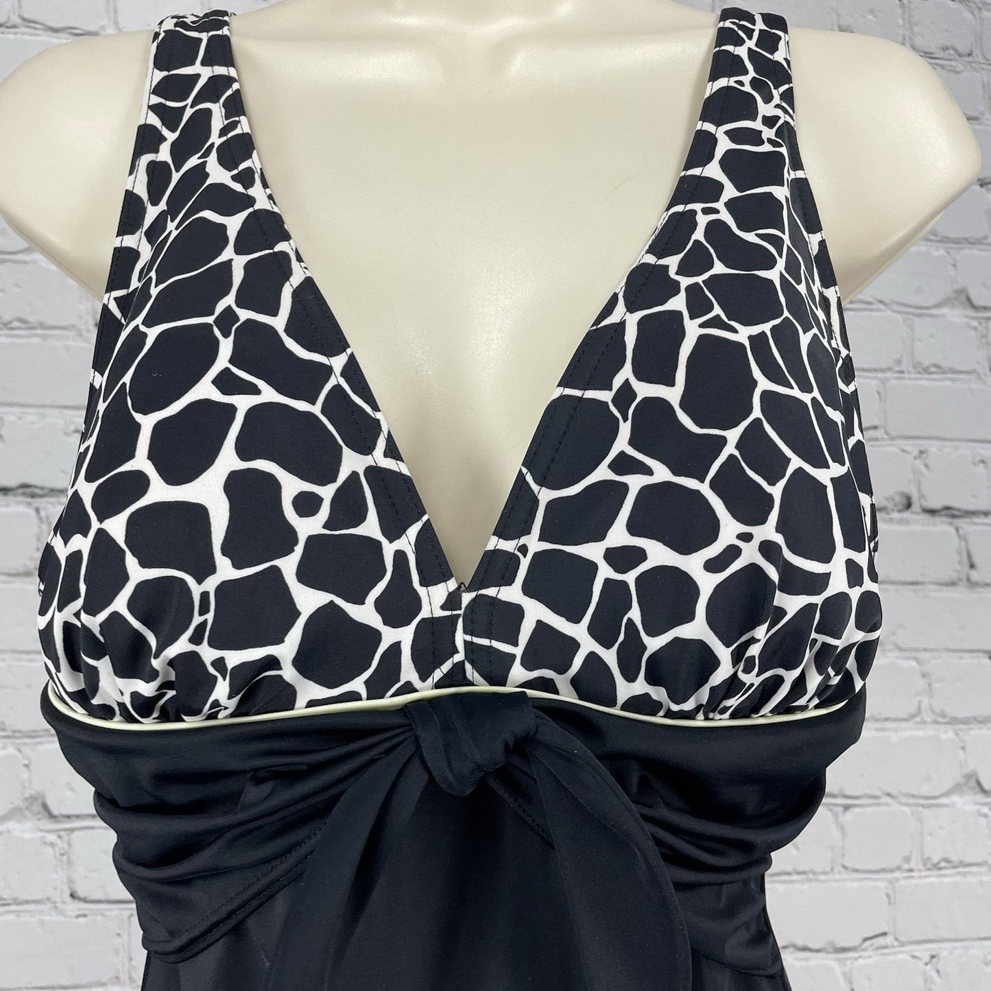 It Figures! Black Tummy Thinner Padded Full Coverage One Piece Swimsuit Size 14