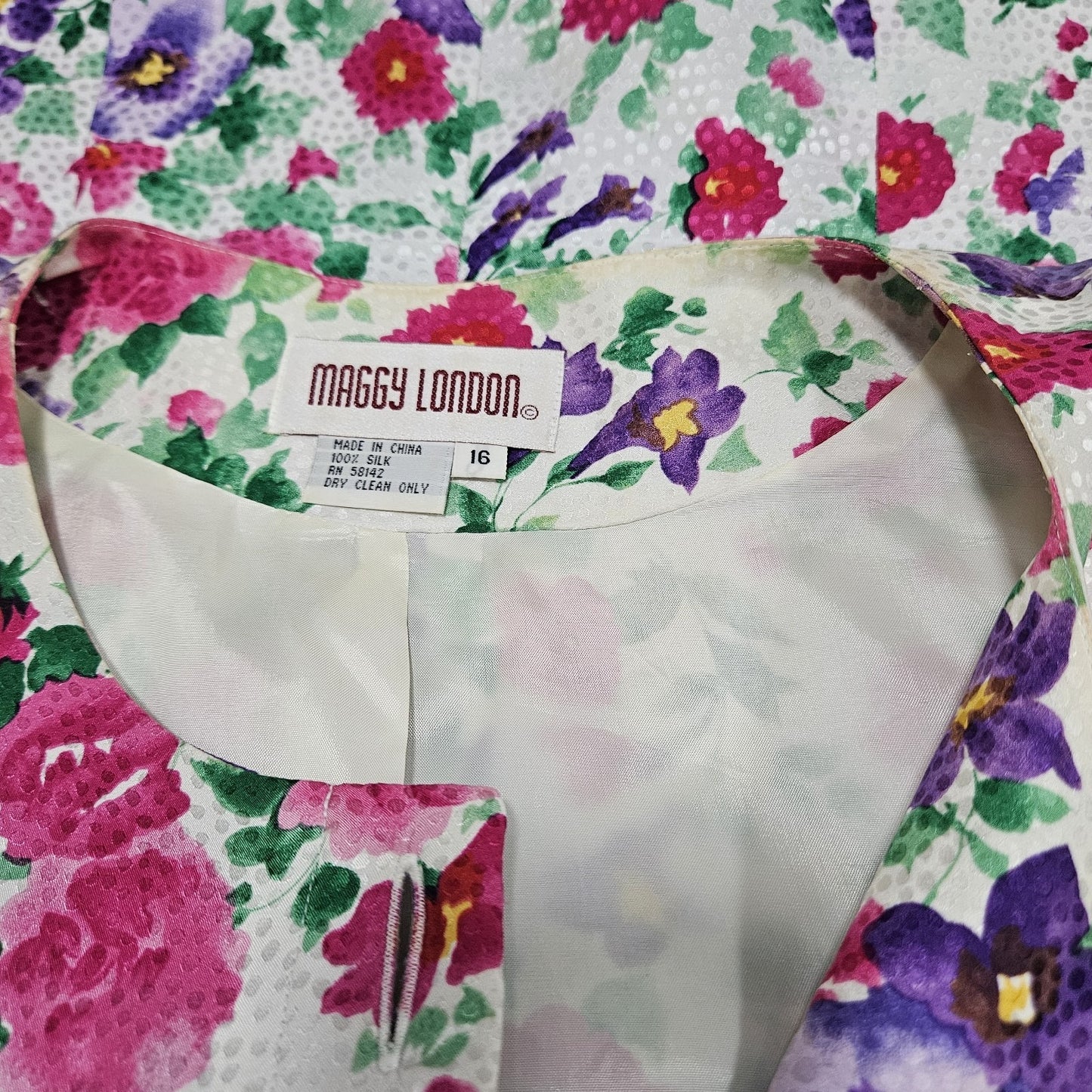 VTG Maggy London Multicolor 100% Silk Floral Buttoned Lined Puff Sleeve Top 16