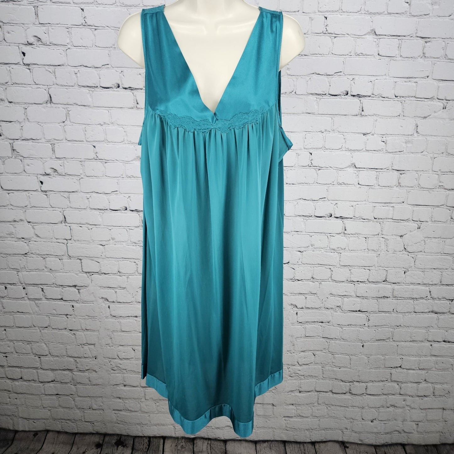 VTG Vanity Fair Blue Satin Trim 2 Piece Sleepwear Robe Nightie Set USA XL