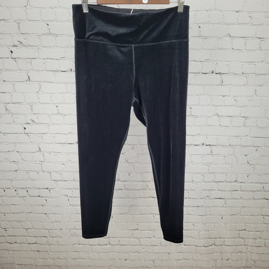 Athleta Black Elation Velvet Tight Athleisure Yoga Pants Size Large L (30x28)