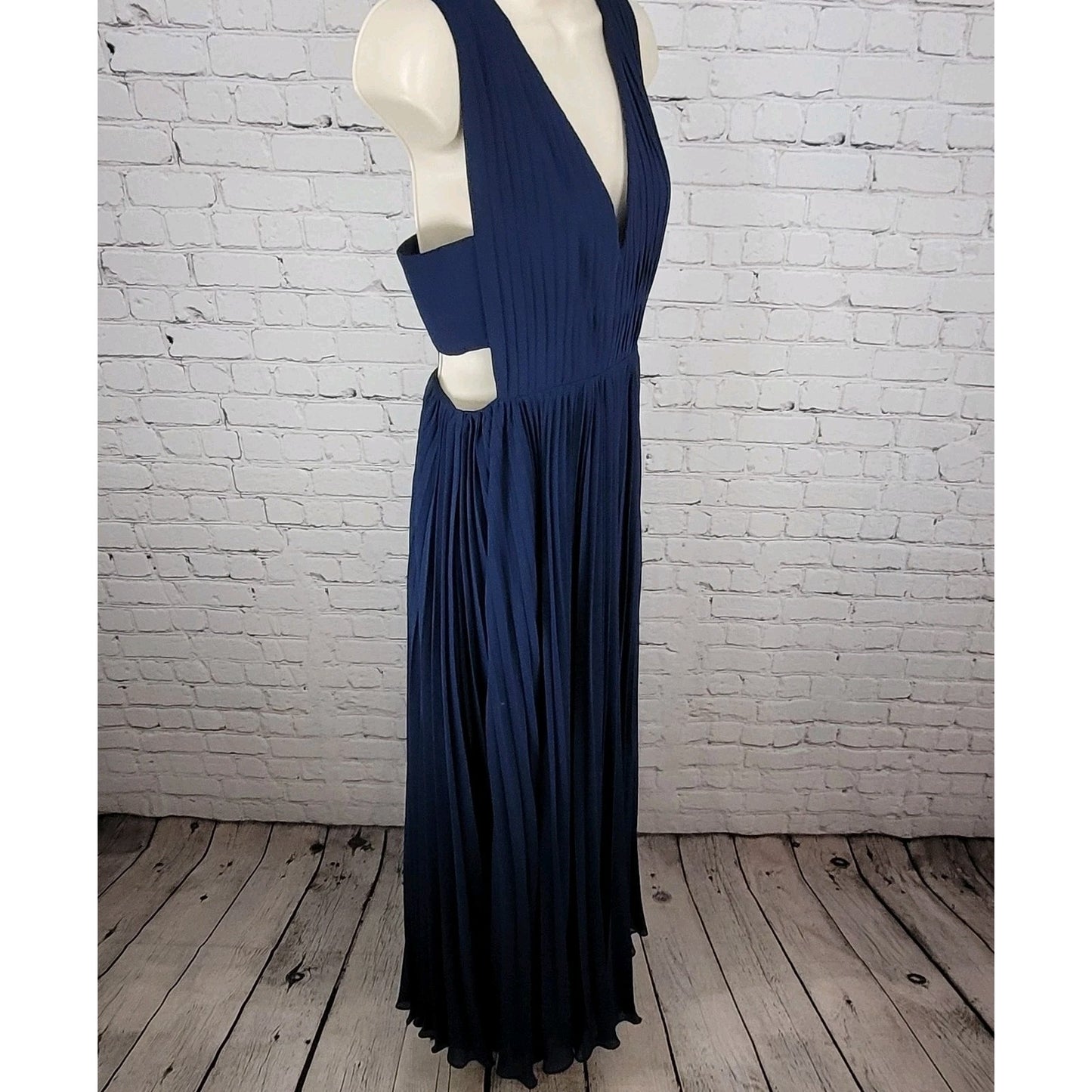 Fame & Partners Dark Blue Pleated Chiffon Cut Out Sleeveless Maxi Dress Size 4