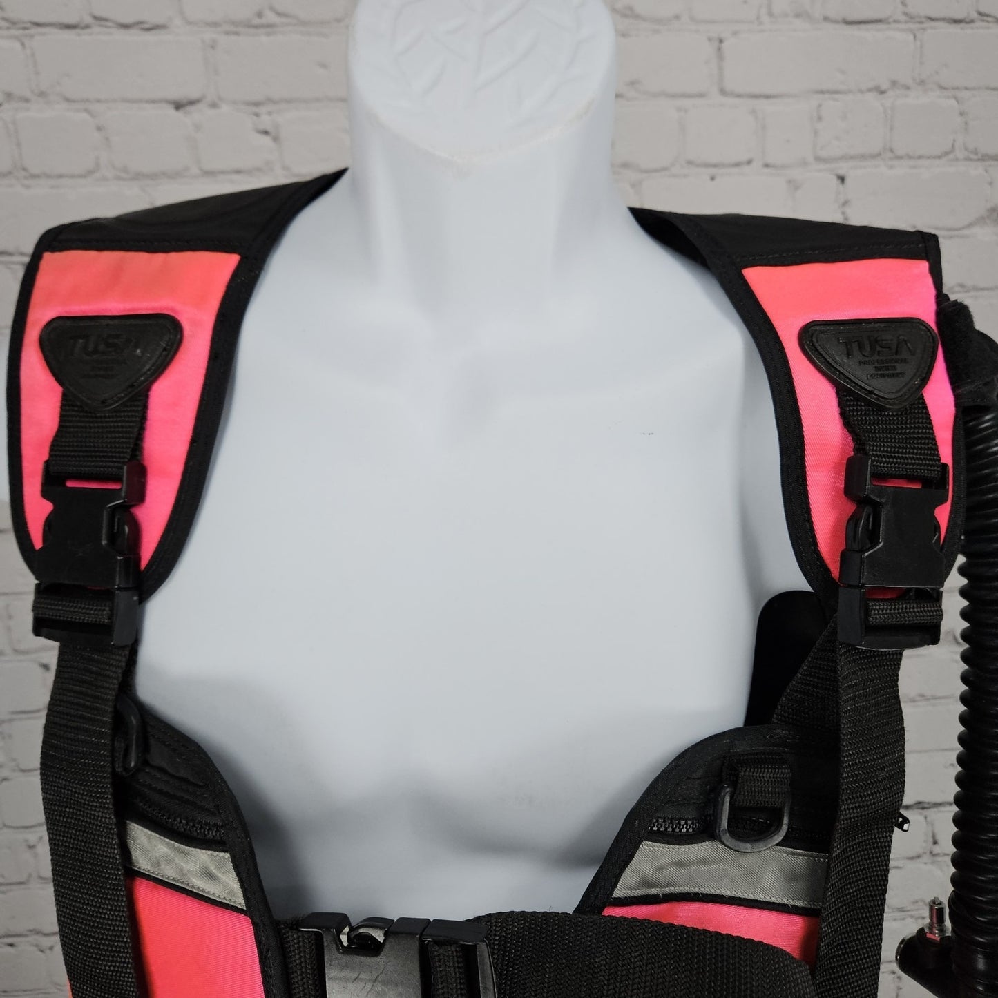 TUSA Liberator Pink Professional Diving Equipment Scuba Tank Vest USA XS