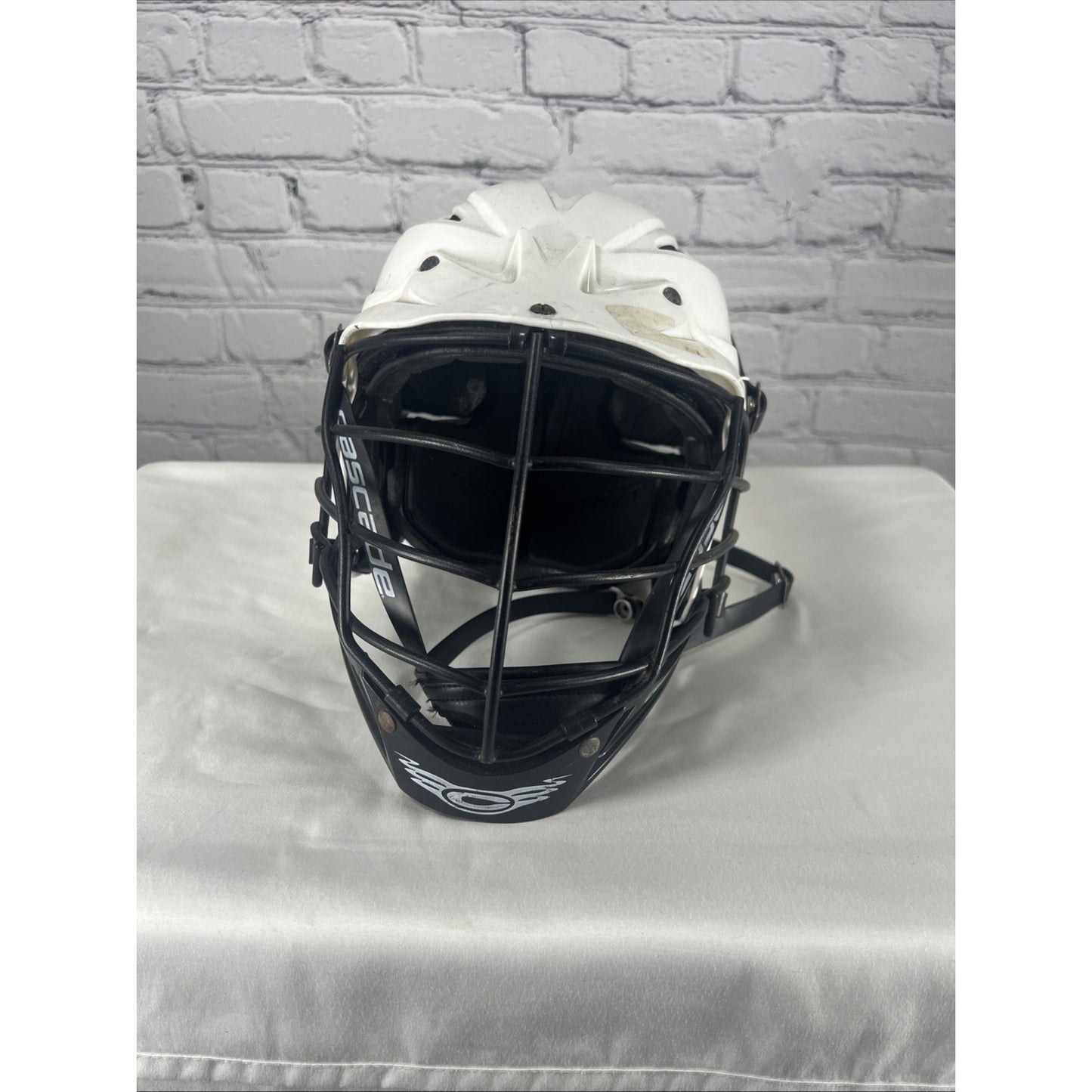 Cascade White CPV-R W/W/B/B Adjustable Lacrosse Helmet M/L