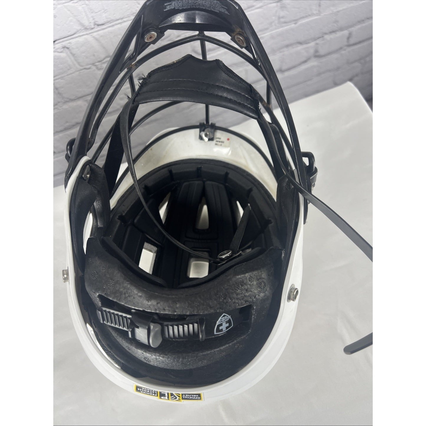 Cascade White CPV-R W/W/B/B Adjustable Lacrosse Helmet M/L