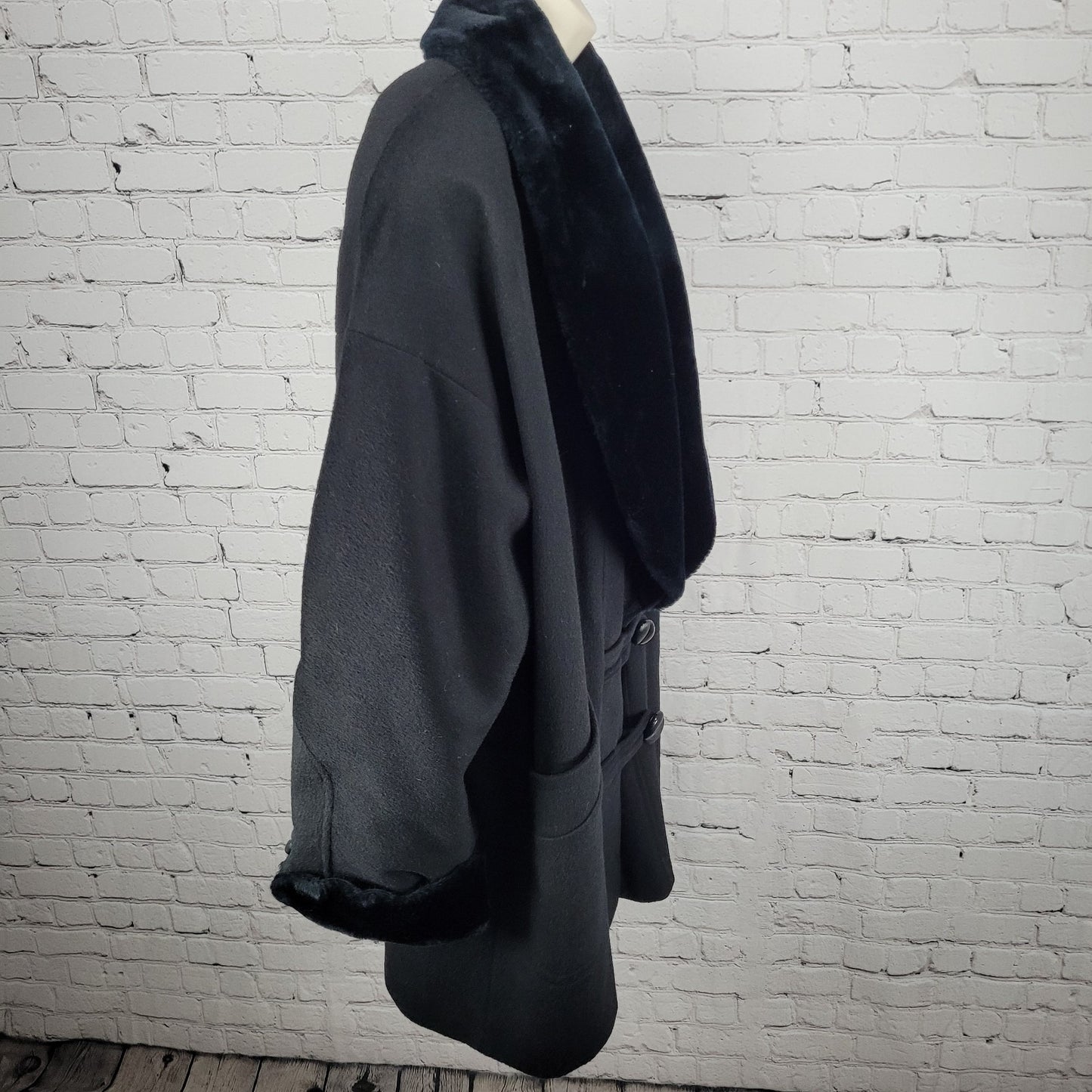 VTG Portrait Black Wool Blend Faux Fur Trim Buttoned Lined Over Coat Size 14