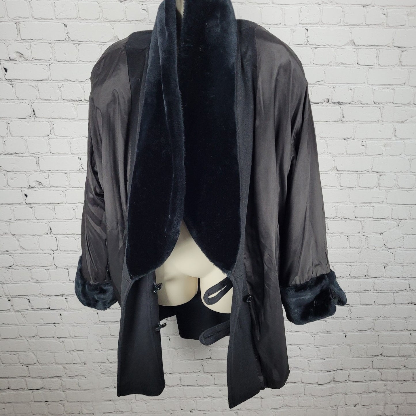 VTG Portrait Black Wool Blend Faux Fur Trim Buttoned Lined Over Coat Size 14