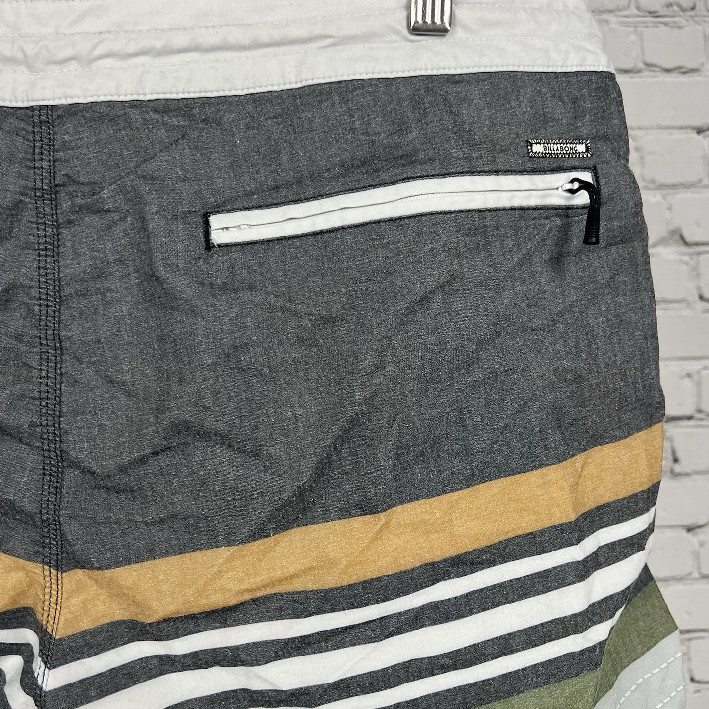 Billabong Grey Striped Boardshorts Swim Shorts Unlined Men’s 36 (36x9)