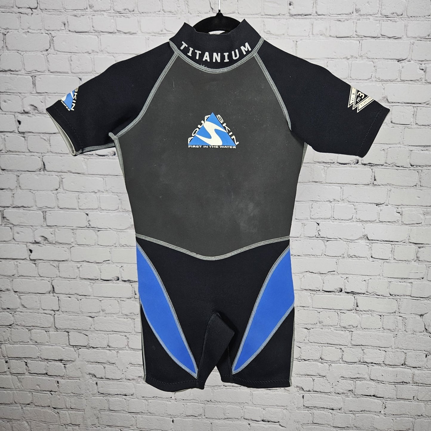 Aqua Skin Black Titanium 3.2mm US Divers Shorty Springsuit Wetsuit Youth Small S