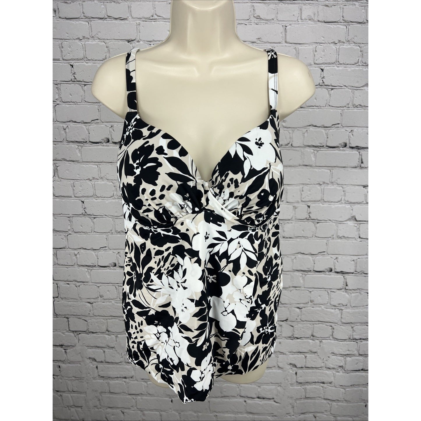 NWD Swimsuits For All Black Tan Floral Tankini Swim Top Underwire 36D