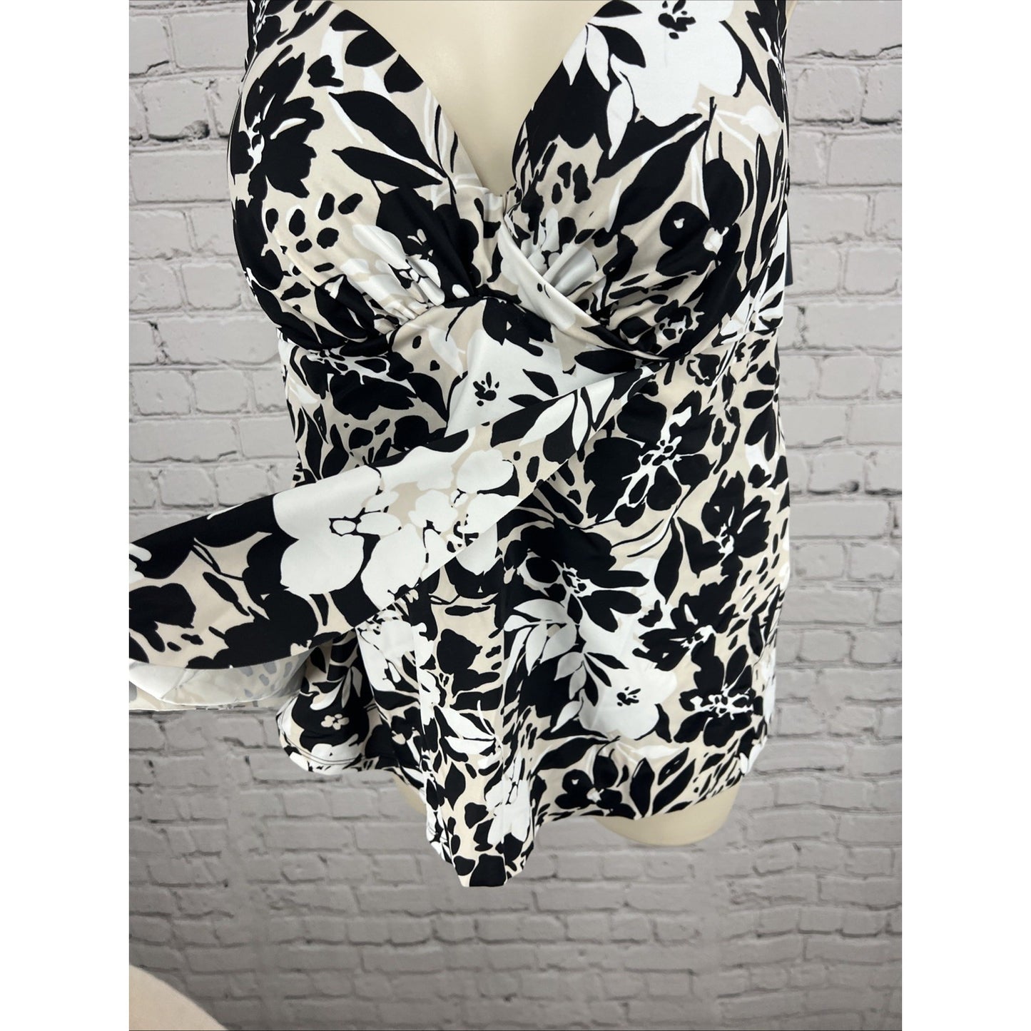 NWD Swimsuits For All Black Tan Floral Tankini Swim Top Underwire 36D