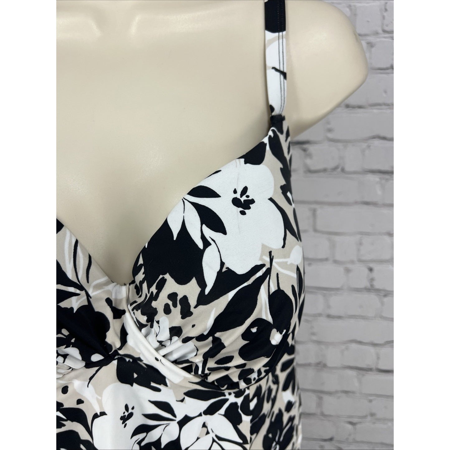 NWD Swimsuits For All Black Tan Floral Tankini Swim Top Underwire 36D