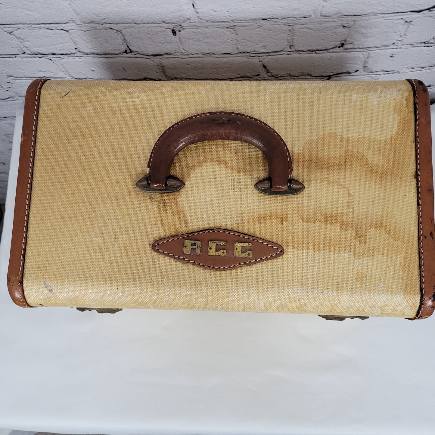 VTG RCC Tan Brown Leather Trim Mid Century Travel Train Case Chest Brass Locks