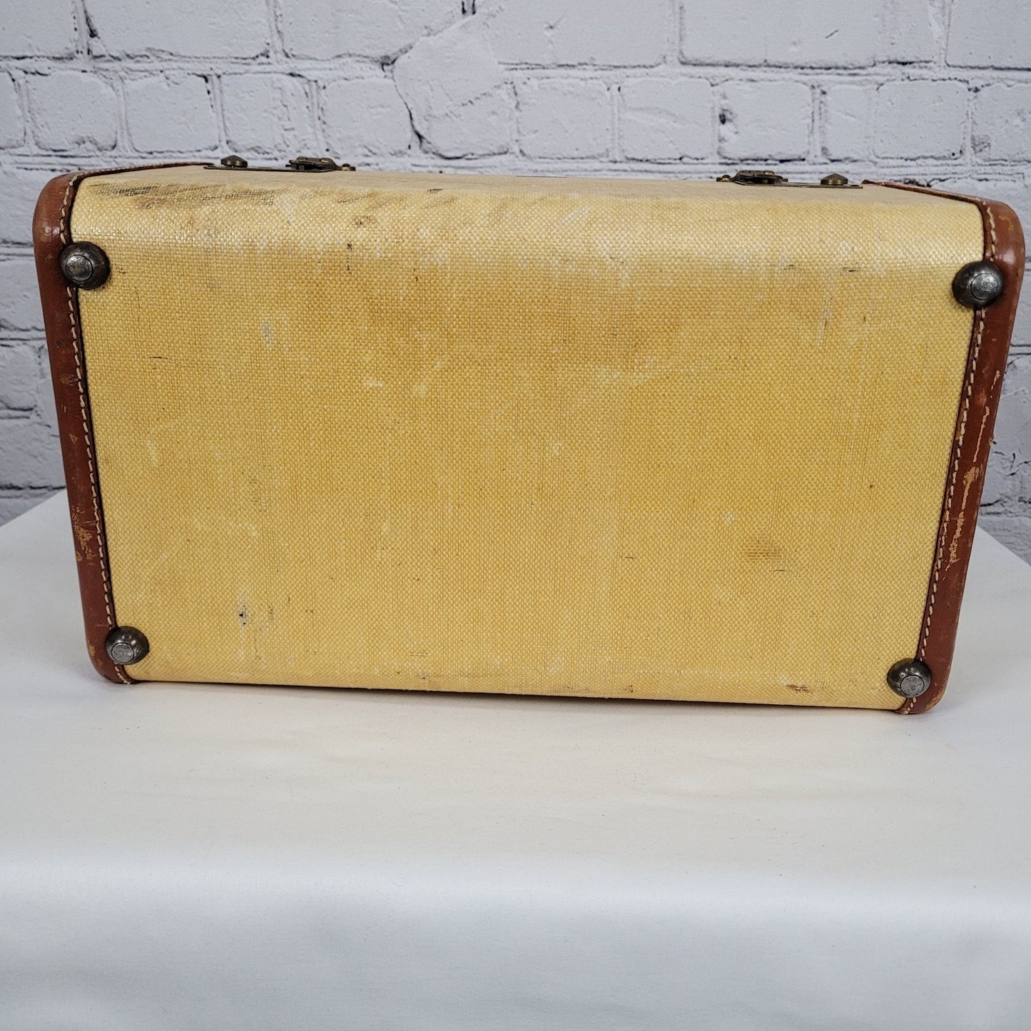 VTG RCC Tan Brown Leather Trim Mid Century Travel Train Case Chest Brass Locks