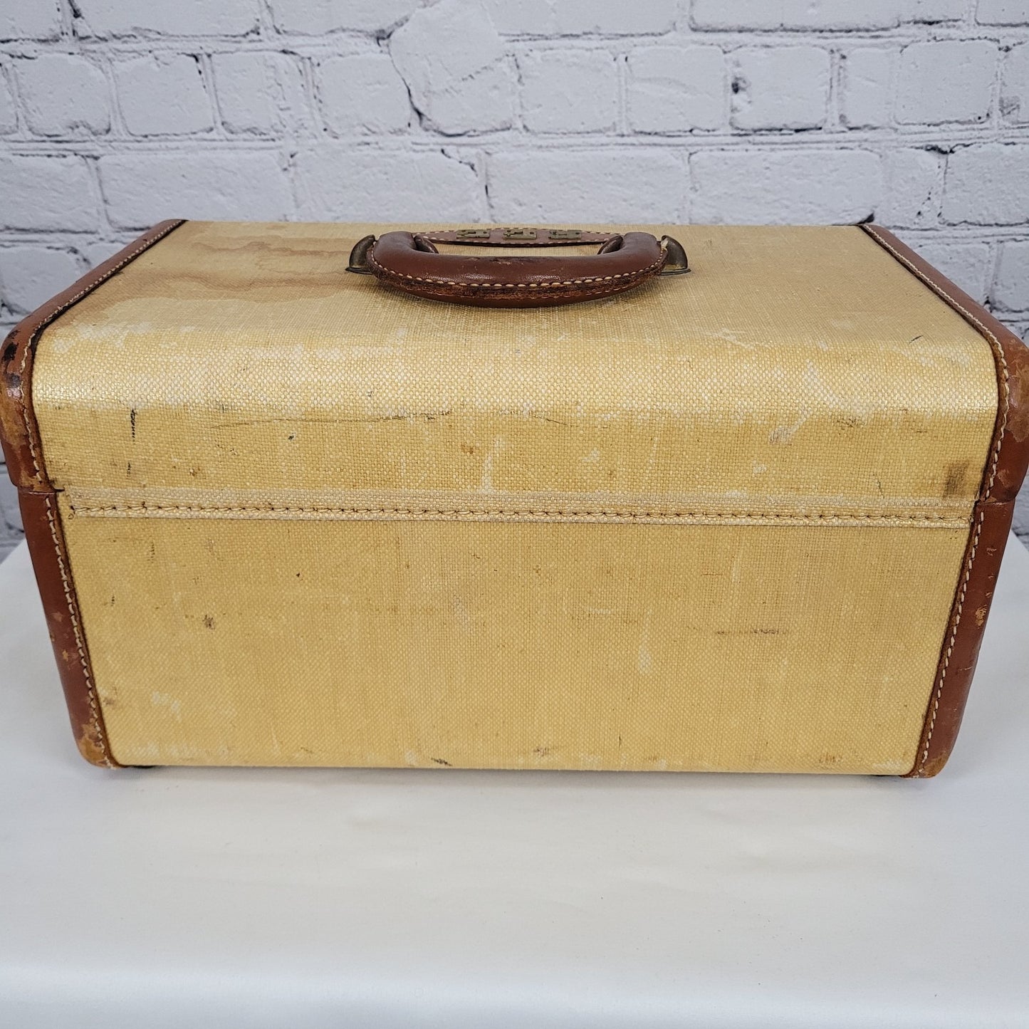 VTG RCC Tan Brown Leather Trim Mid Century Travel Train Case Chest Brass Locks
