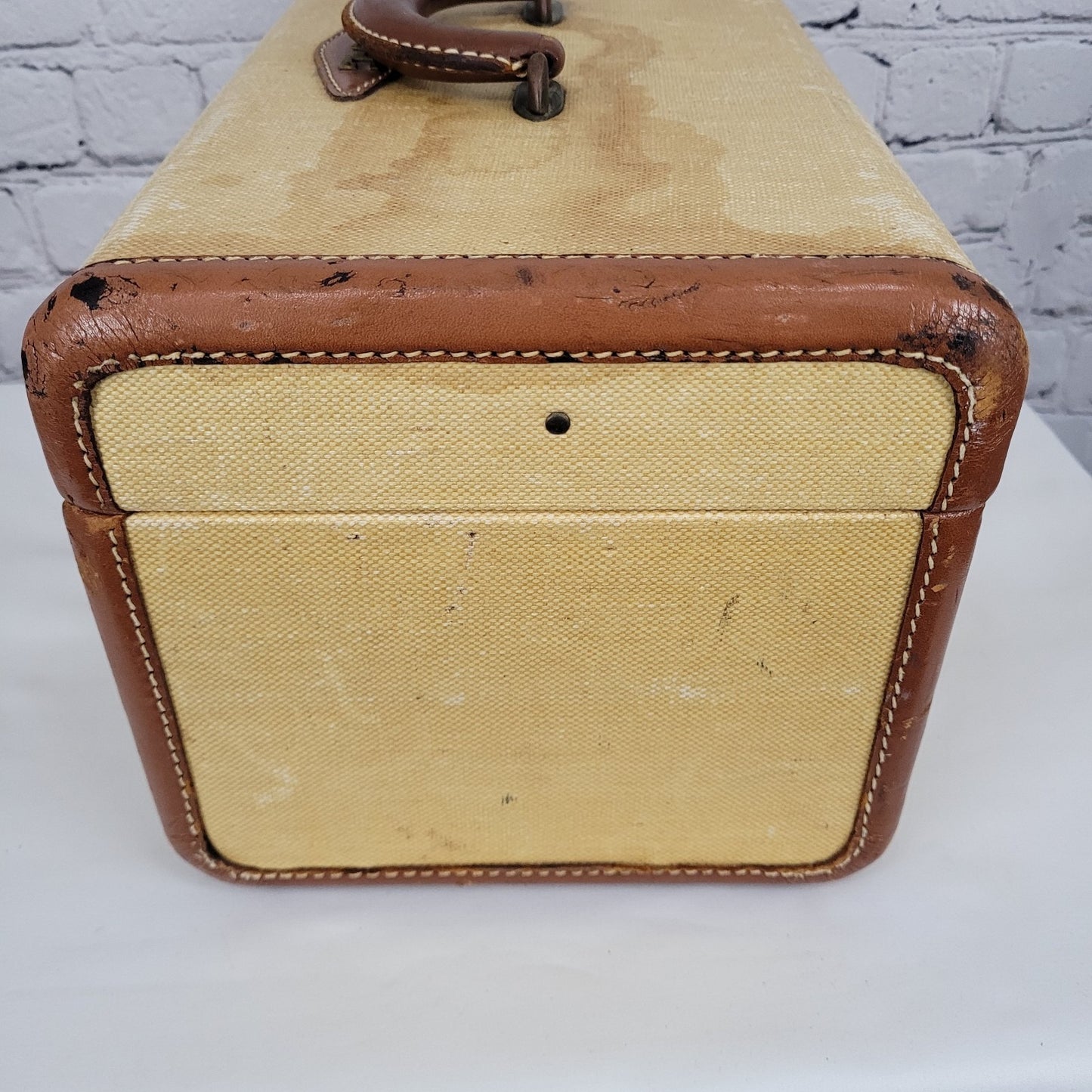 VTG RCC Tan Brown Leather Trim Mid Century Travel Train Case Chest Brass Locks