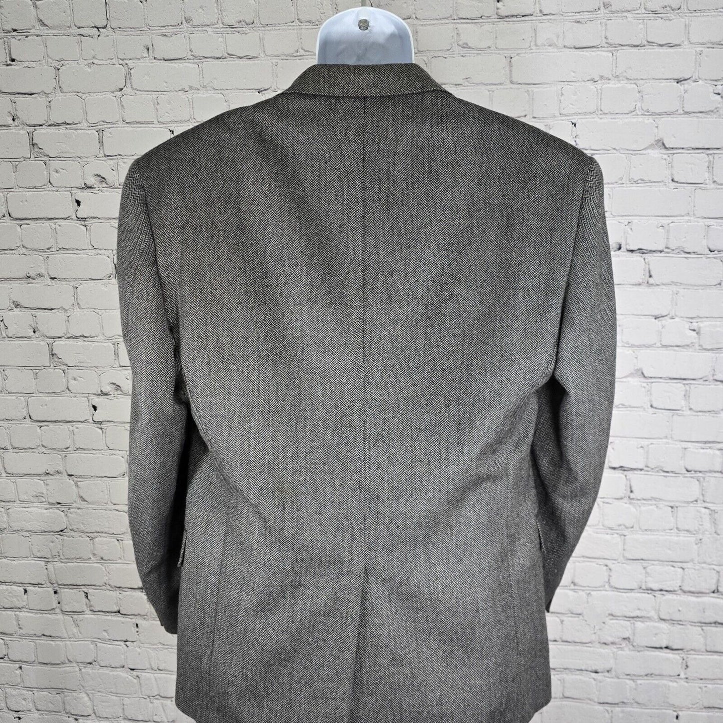 VTG Hart Schaffner Marx Herringbone Gray 2 Button Silk Blend Sport Coat  Sz 40R