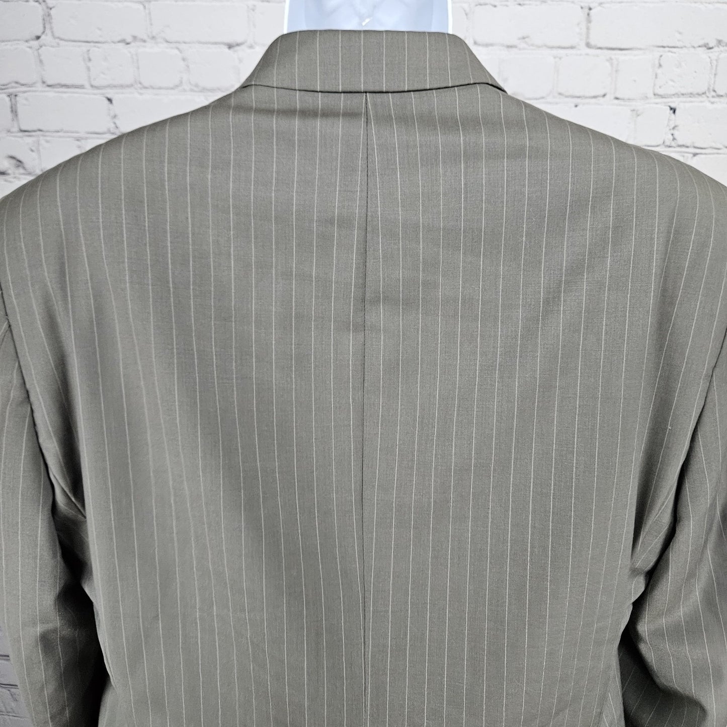 Calvin Klein Grey 100% Wool Striped Full Pant Suit 2 Piece Set 42R (33x27.5)