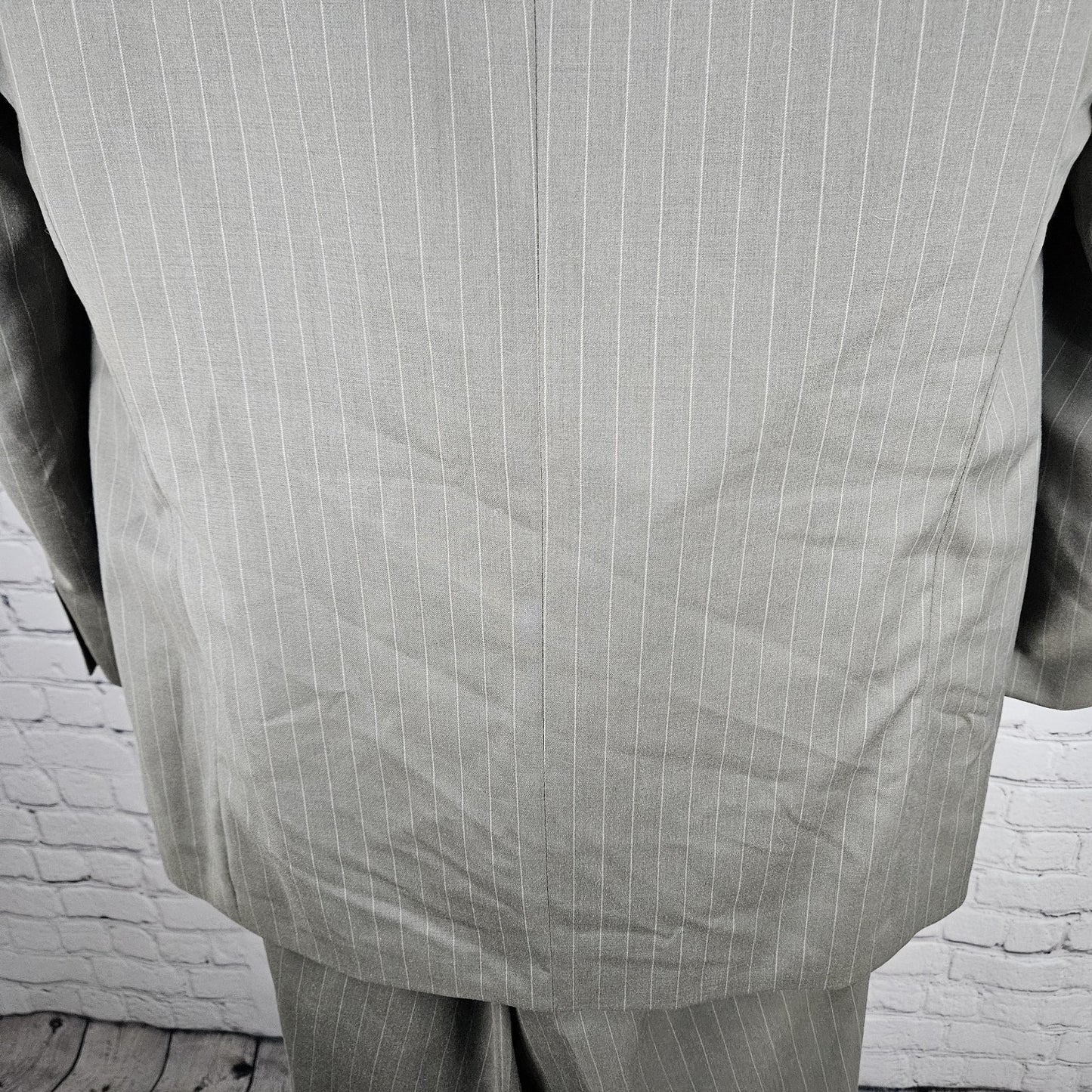 Calvin Klein Grey 100% Wool Striped Full Pant Suit 2 Piece Set 42R (33x27.5)