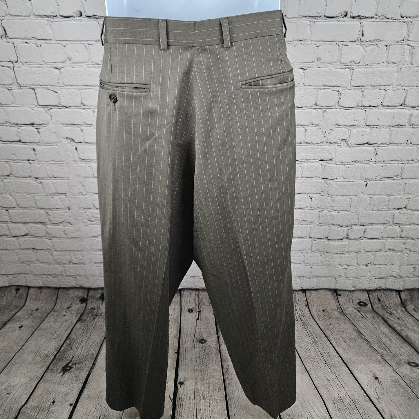 Calvin Klein Grey 100% Wool Striped Full Pant Suit 2 Piece Set 42R (33x27.5)