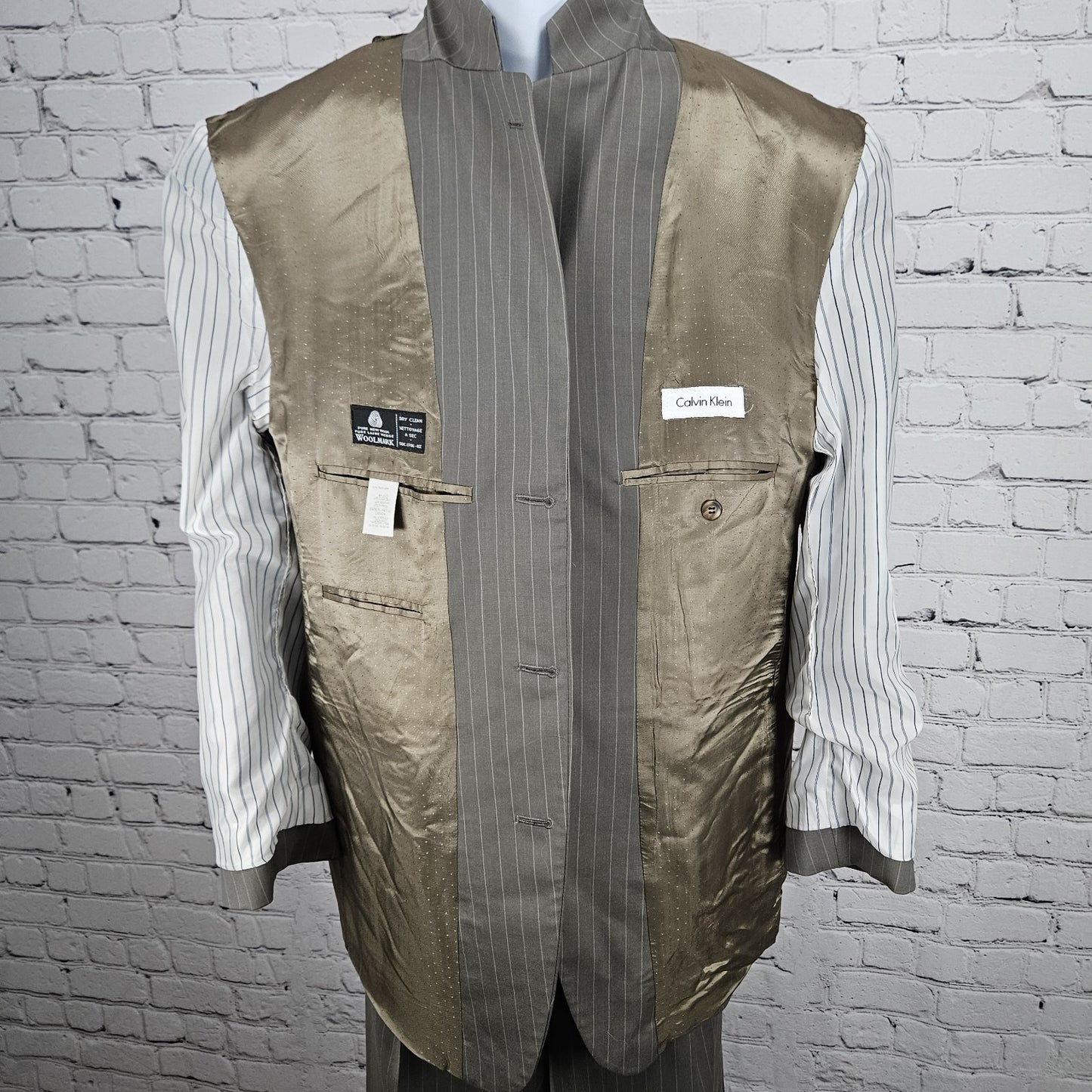 Calvin Klein Grey 100% Wool Striped Full Pant Suit 2 Piece Set 42R (33x27.5)