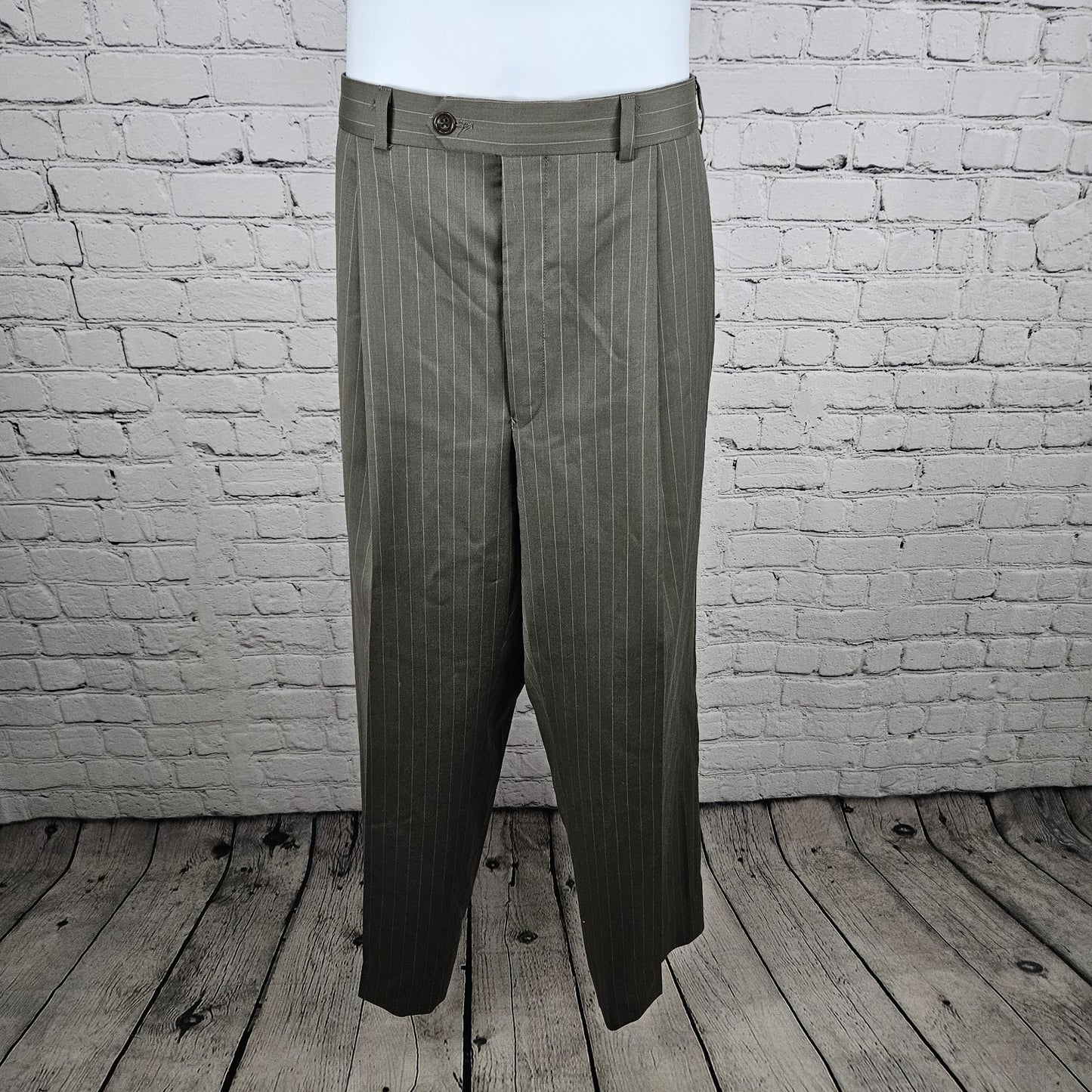 Calvin Klein Grey 100% Wool Striped Full Pant Suit 2 Piece Set 42R (33x27.5)