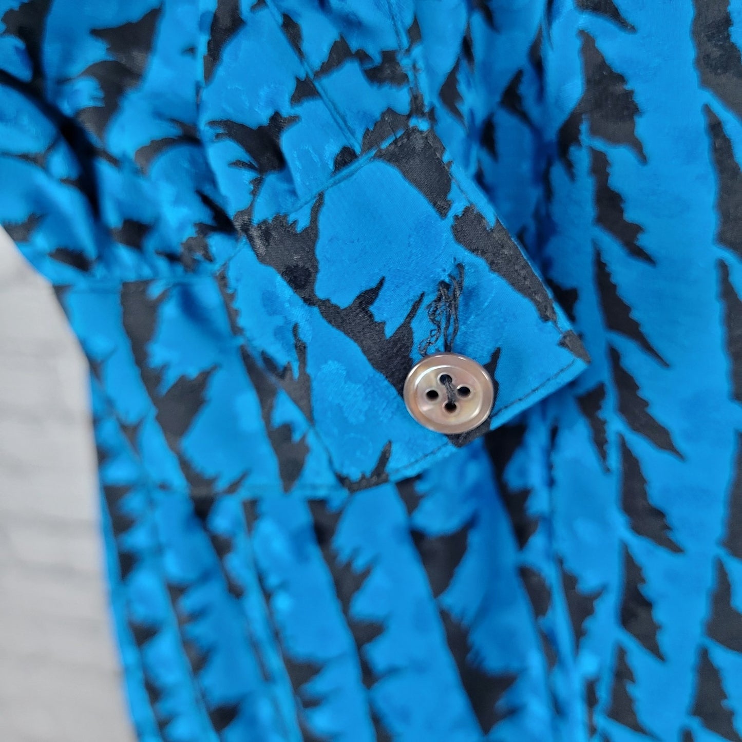 VTG Neiman Marcus Blue 100% Silk Belted Long Sleeve Collared Midi Dress Size 8